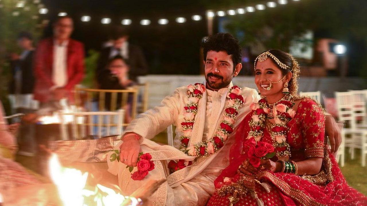Five days after his wedding, actor Vineet Kumar Singh is back in Lucknow to shoot his web series Rangbaaz-3. Singh tied the knot with his Ruchiraa Gormaray in Nagpur on November 29.